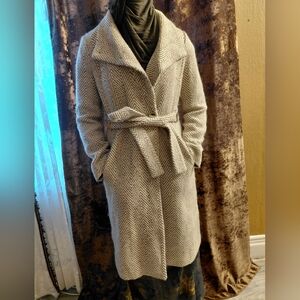 Nwt Ivanka Trump Wool Blend trenchcoat With Belt   size 4